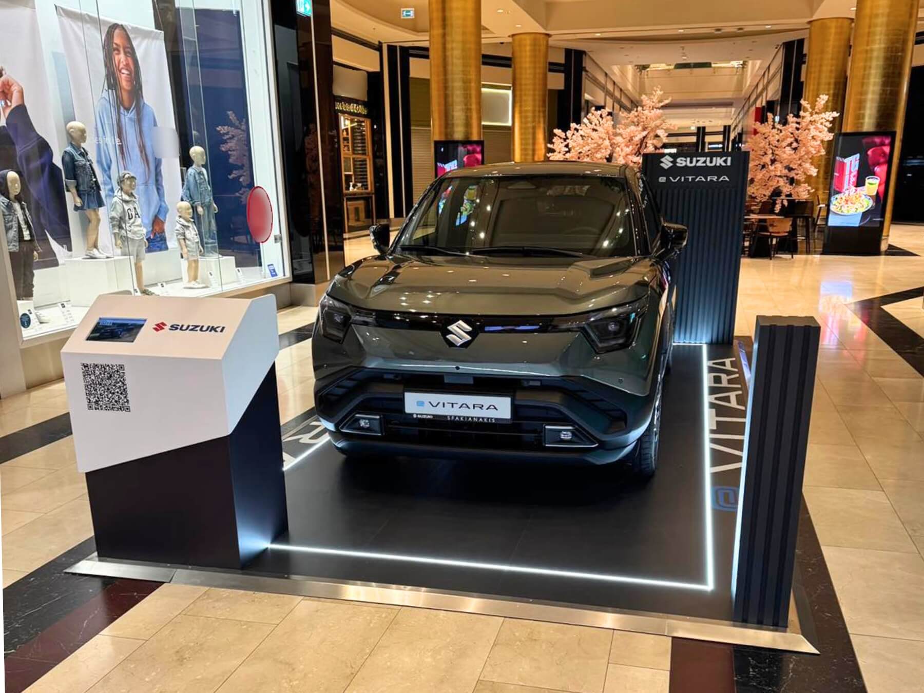 Suzuki e VITARA Golden Hall.jpg